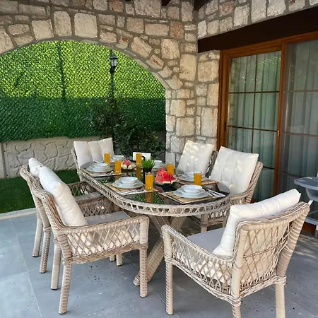 Gülyalı Villa *